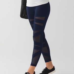 Lululemon size 8 Wanderlust Highest Times Tech Mesh Naval Blue leggings